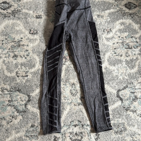 Lululemon Athletica Wild And Free Tight Fall Net White Black - Picture 4 of 12